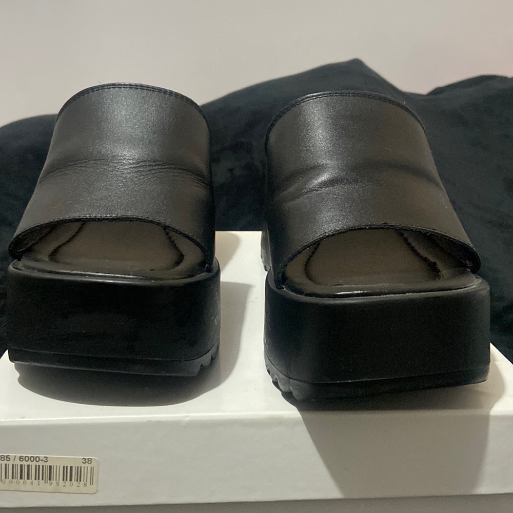 Lightly worn STEVE MADDEN PEPE